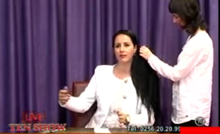 
    Magda Ciumac le-a făcut o demonstraţie telespectatorilor în timpul emisiunii de la Tele Novacaptură video  