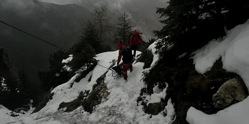 o femeie a cazut de la 250m inaltime in parcul national piatra craiului facebook salvamont zarnesti (1) png