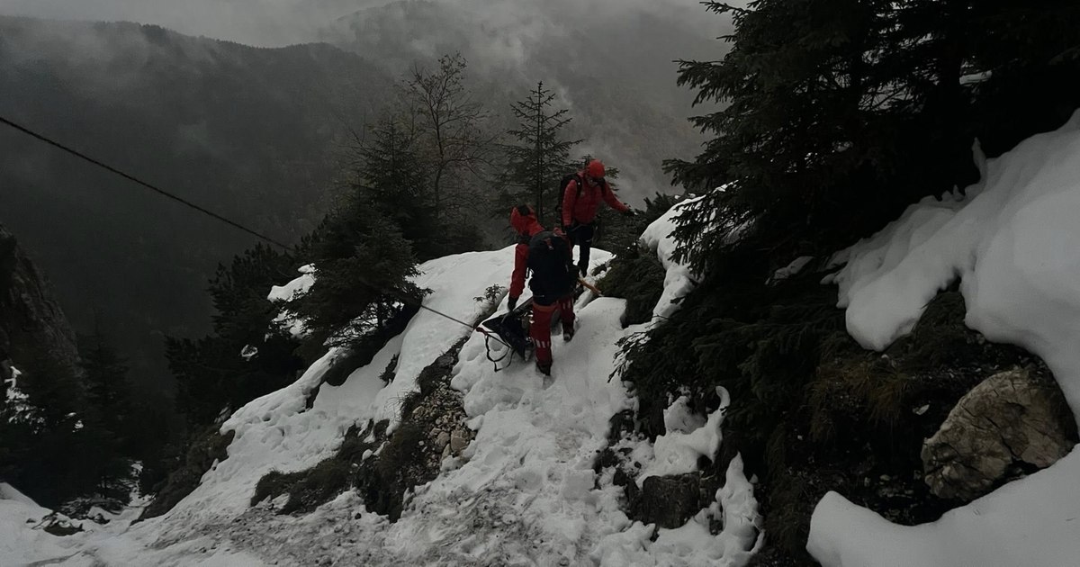 O tânără de 29 de ani și-a pierdut viața căzând într-o prăpastie în timpul unei excursii montane.