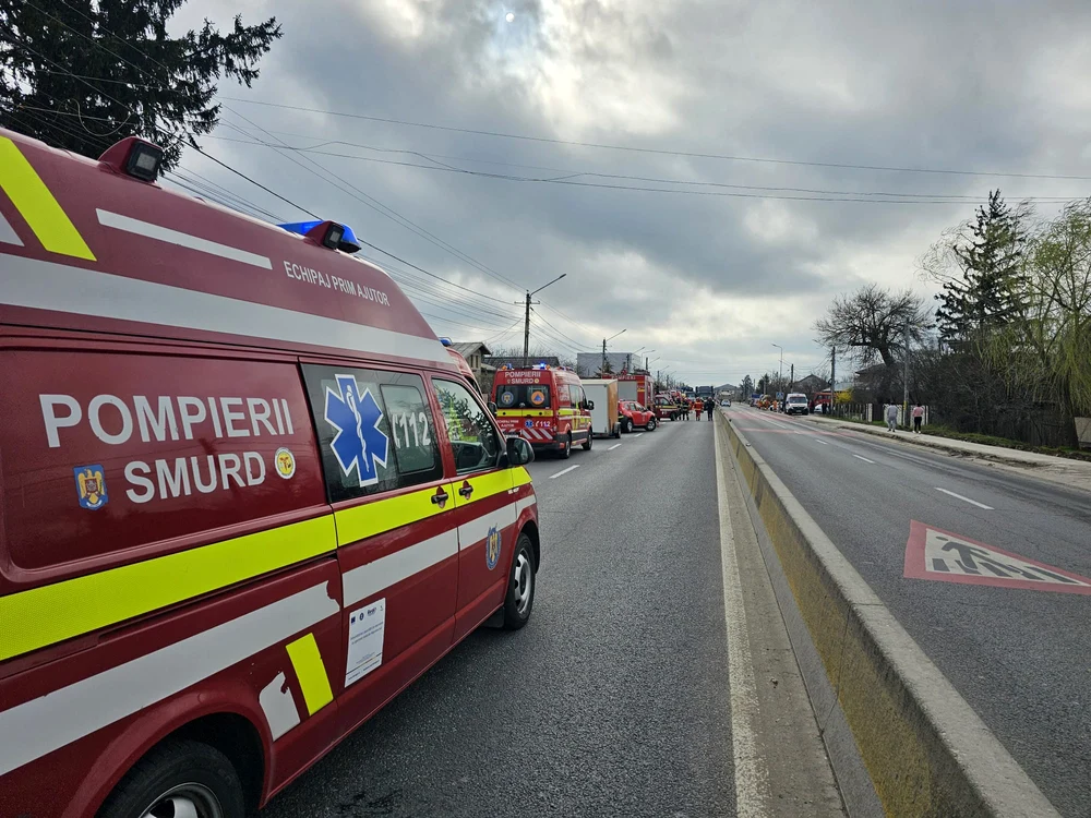 Victimele sunt transportate la spital. FOTO ISU Dâmbovița