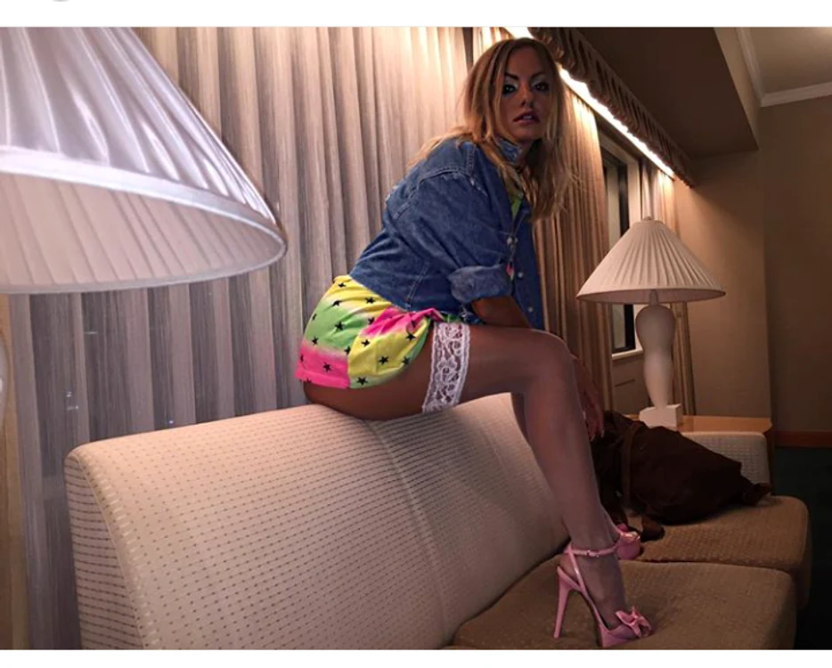 Alexandra Stan, sexy în turneul din Japonia