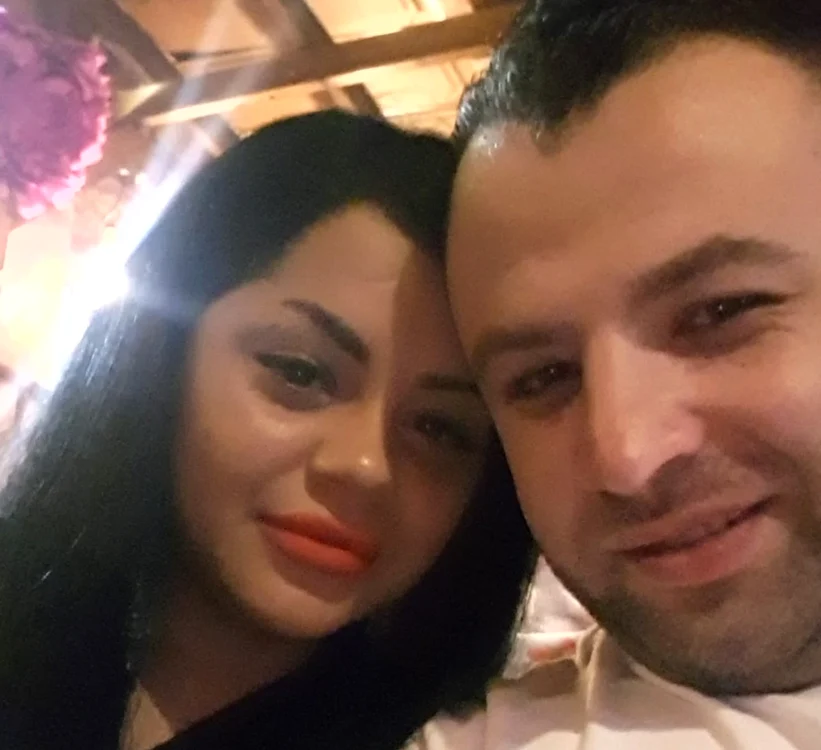 Alături de prietena sa, Ana Maria Dumitrașcu, înainte de a pleca pe mare. De atunci s-au văzut și s-au auzit doar la telefon