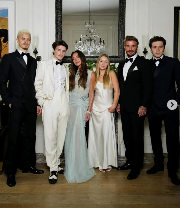 Familia Beckham la petrecerea de 50 de ani a Victoriei Beckham