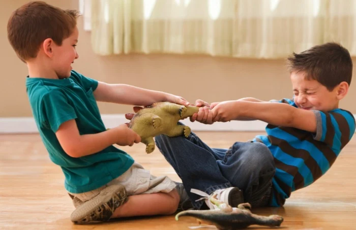 De ce greşesc
părinţii când obligă copilul să-şi împartă jucariile cu ceilalţi
FOTO bbmundo.com