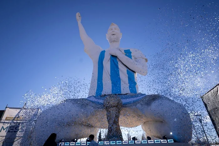 Fanii lui Messi au văzut deja statuia lui Messi din Cutral Co (Foto: Municipalidad de Cutral Co) 