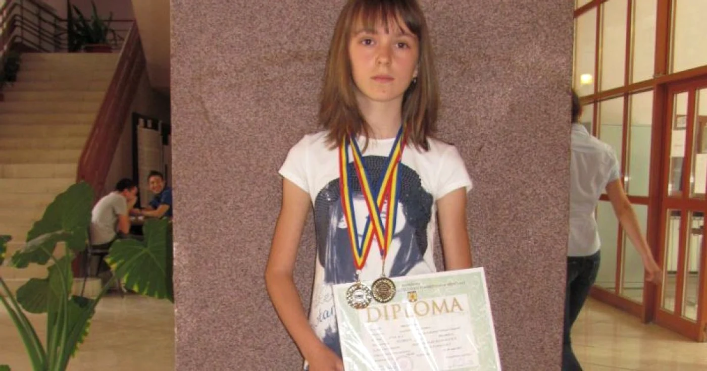 Alexandra vrea să obţină locul I pe ţară la matematică, fizică, română, chimie şi la fizică