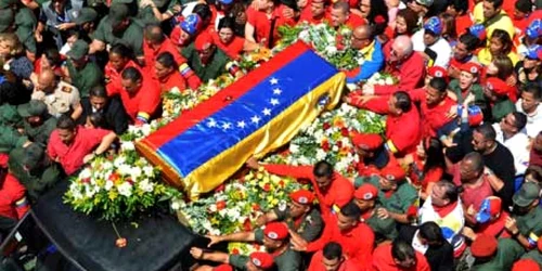 Inmormantarea lui Chavez editat FOTO Reuters 