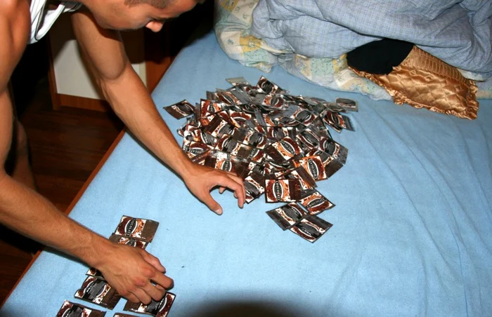 Preţul unui plic de etnobotanice se vindea cu preţuri cuprinse între 25 şi 45 de lei FOTO Arhivă