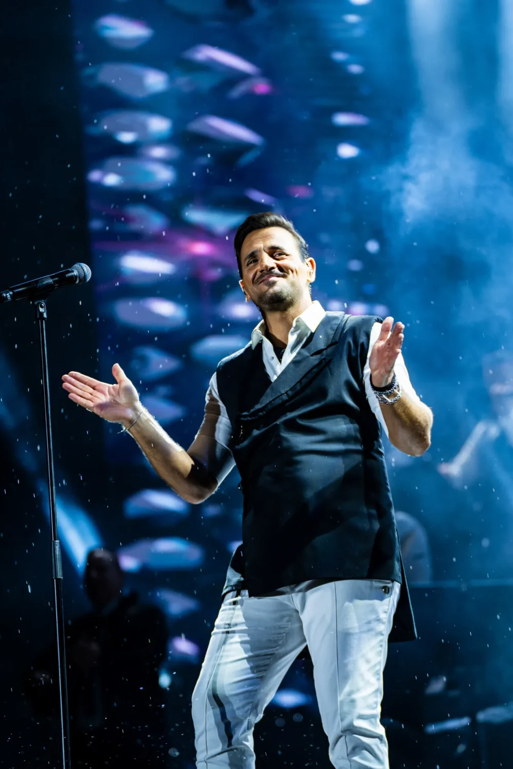 Moment memorabil la Unforgettable Festival 2025: Nikos Vertis și Andra au cântat „Aseară ți-am luat basma”