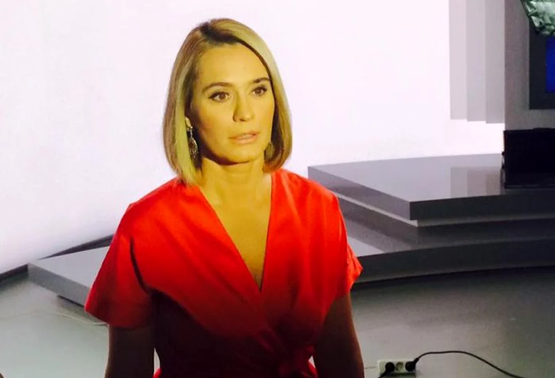 Andreea Esca s-a pozat în fața fostului ei liceuFoto: arhivă personală
