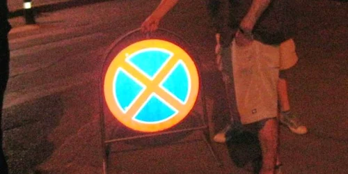 Hoții au plecat cu semnul de circulație