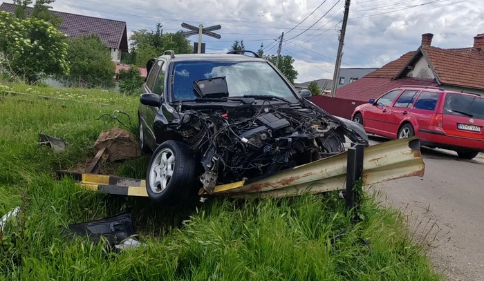 Ca prin minune, șoferul nu a fost rănit FOTO TVM Neamț.ro