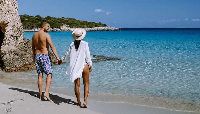 Stațiunea din Grecia care a fost desemnată cea mai ieftină destinație de plajă din Europa în 2026. Pe ce insulă se află și cât costă cazarea pe noapte