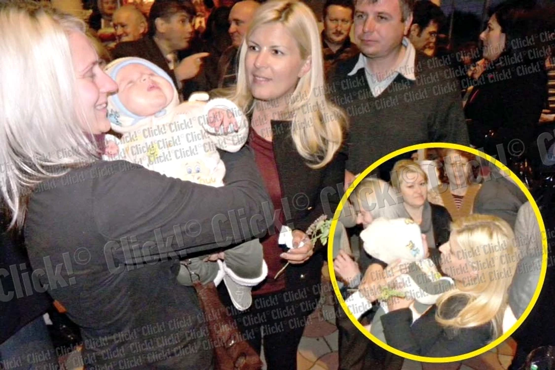 La slujba de Sfântul Dumitru, între două rugăciuni, Elena Udrea a luat în braţe un bebeluş