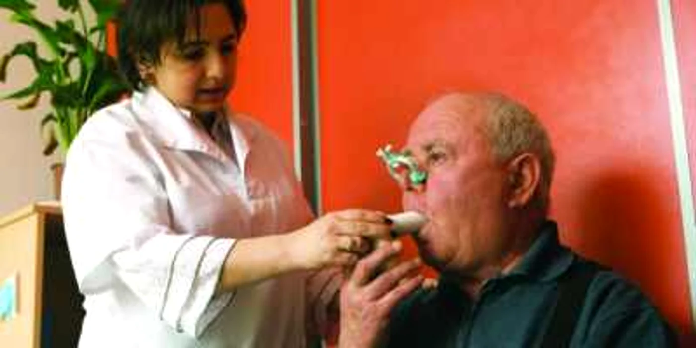 Măsurarea capacităţii pulmonare prin spirometrie este mai importantă pentru fumători decât radiografia pulmonară