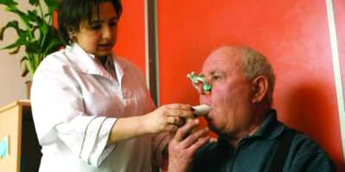 Măsurarea capacităţii pulmonare prin spirometrie este mai importantă pentru fumători decât radiografia pulmonară