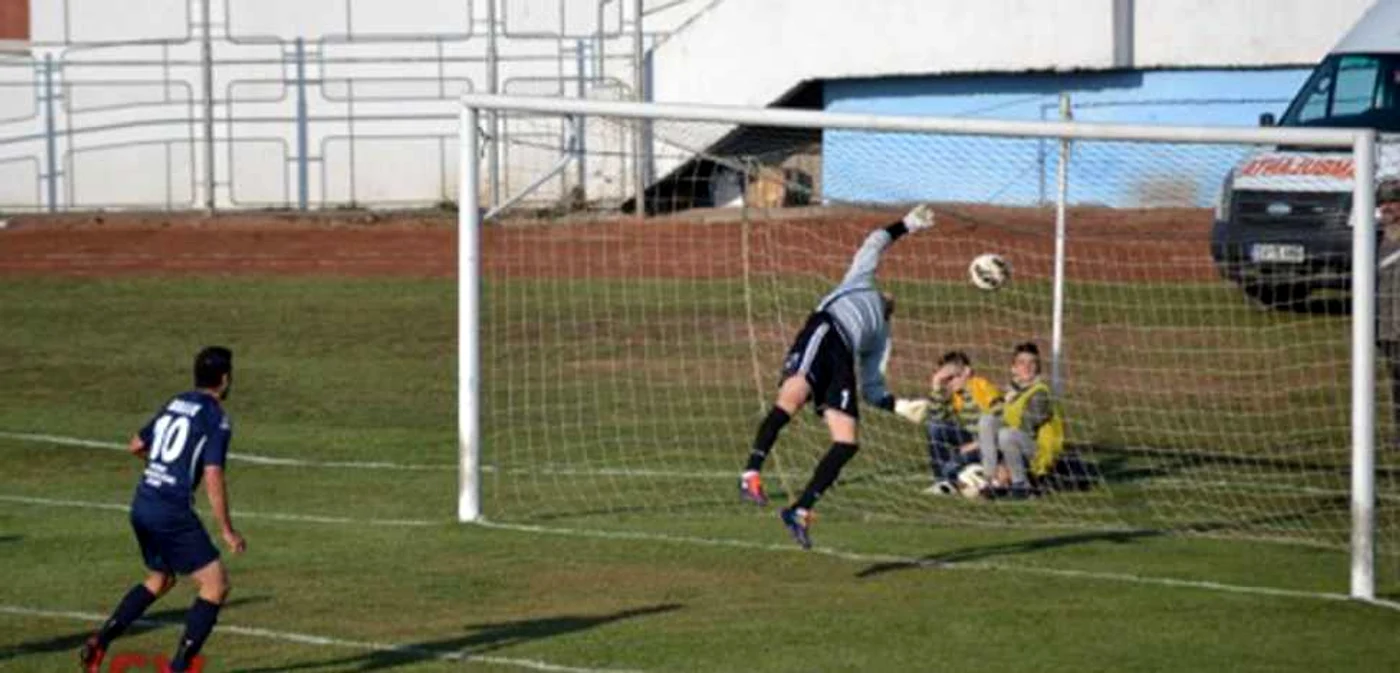 Primul gol al partidei a fost marcat din penalty FOTO: Gazeta de Suceava