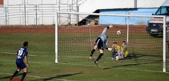 Primul gol al partidei a fost marcat din penalty  FOTO: Gazeta de Suceava