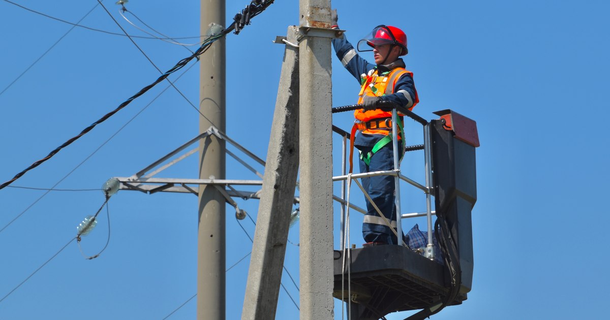 Canicula creşte riscul penelor de curent la nivel naţional. Ce măsuri iau autorităţile