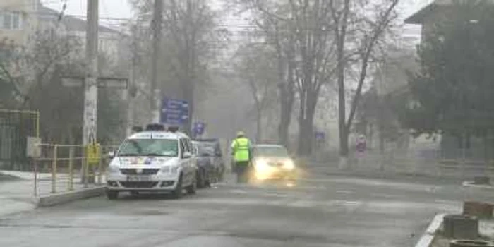 Poliţiştii de la Rutieră îi sfătuiesc pe şoferi să conducă prudent