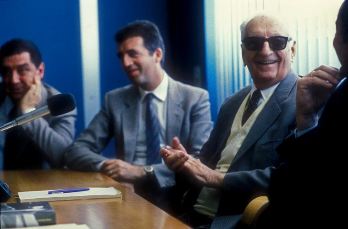 Enzo Ferrari si fiul său Piero într-o întâlnire la Maranello, Italia, 1987 Foto Profimedia