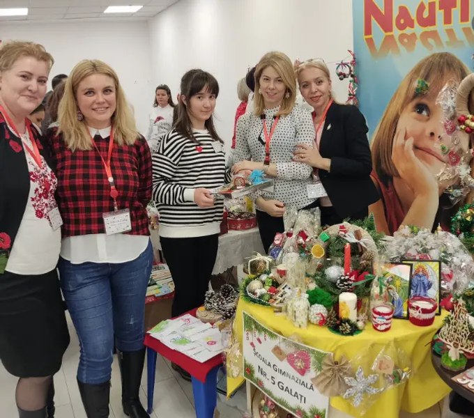 Târg caritabil organizat de copii cu suflete mari. Ghiozdane echipate complet vor ajunge la elevii nevoiași FOTO
