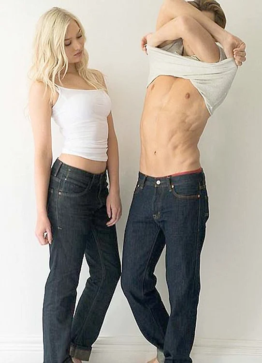 Aceste produse vestimentare se vând cu 100, respectiv 75 de lire sterline