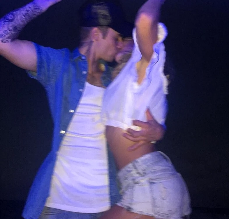De Anul Nou, Justin şi Hailey s-au sărutat ostentativ, ca doi iubiţi