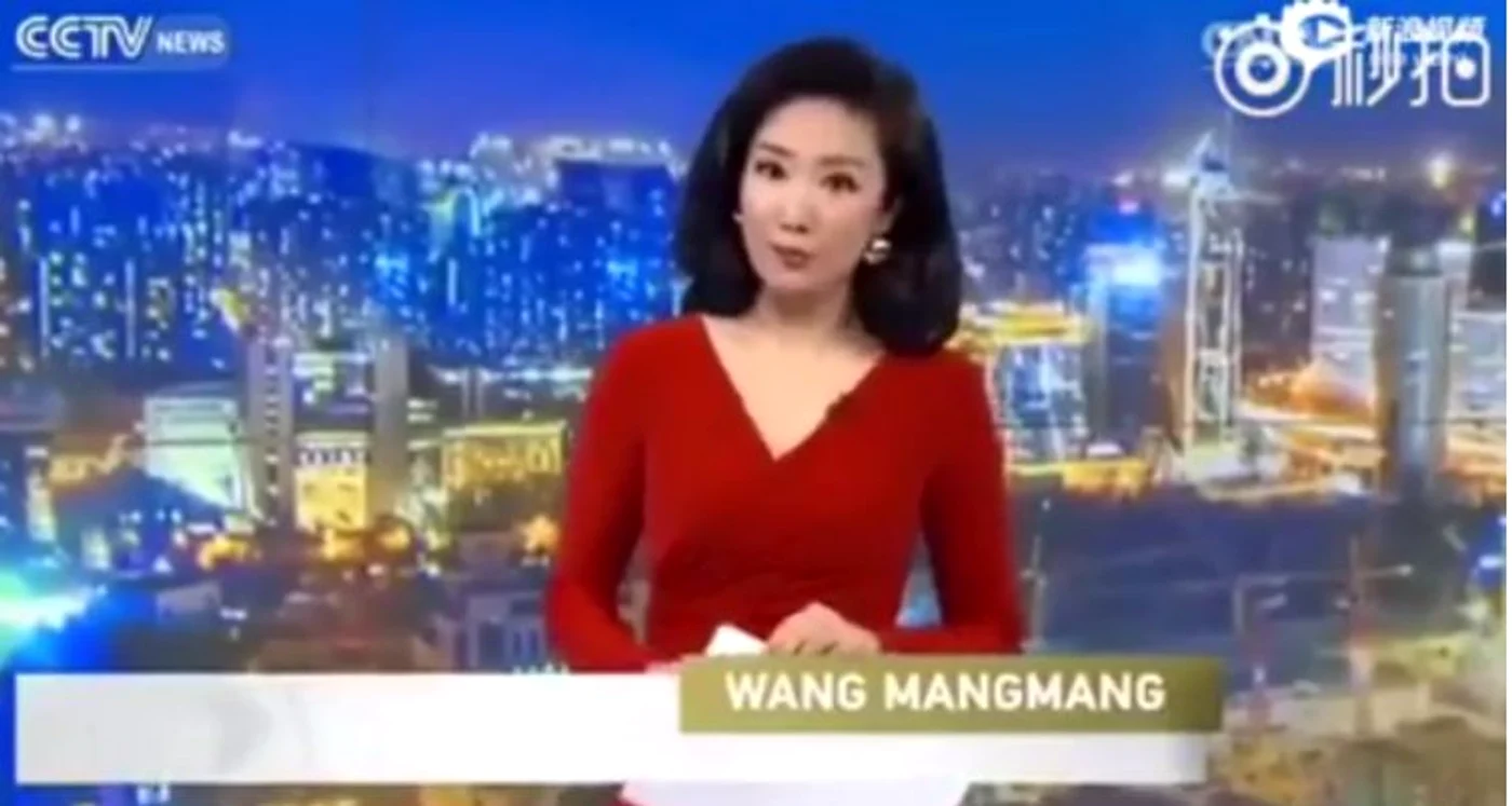 O prezentatoare din China a rămas fără unul dintre pantofiFoto: Captură video