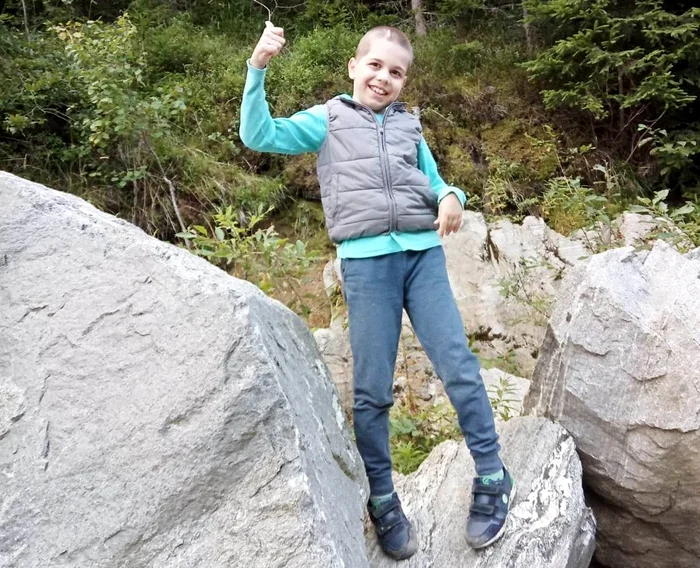 Piciorul stâng a rămas mai scurt față de dreptul cu patru centimetri FOTO arhiva familiei