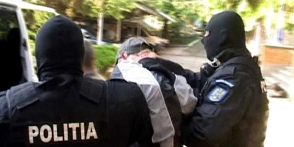 Mascații au încătuşat 3 suspecţi teleormăneni
