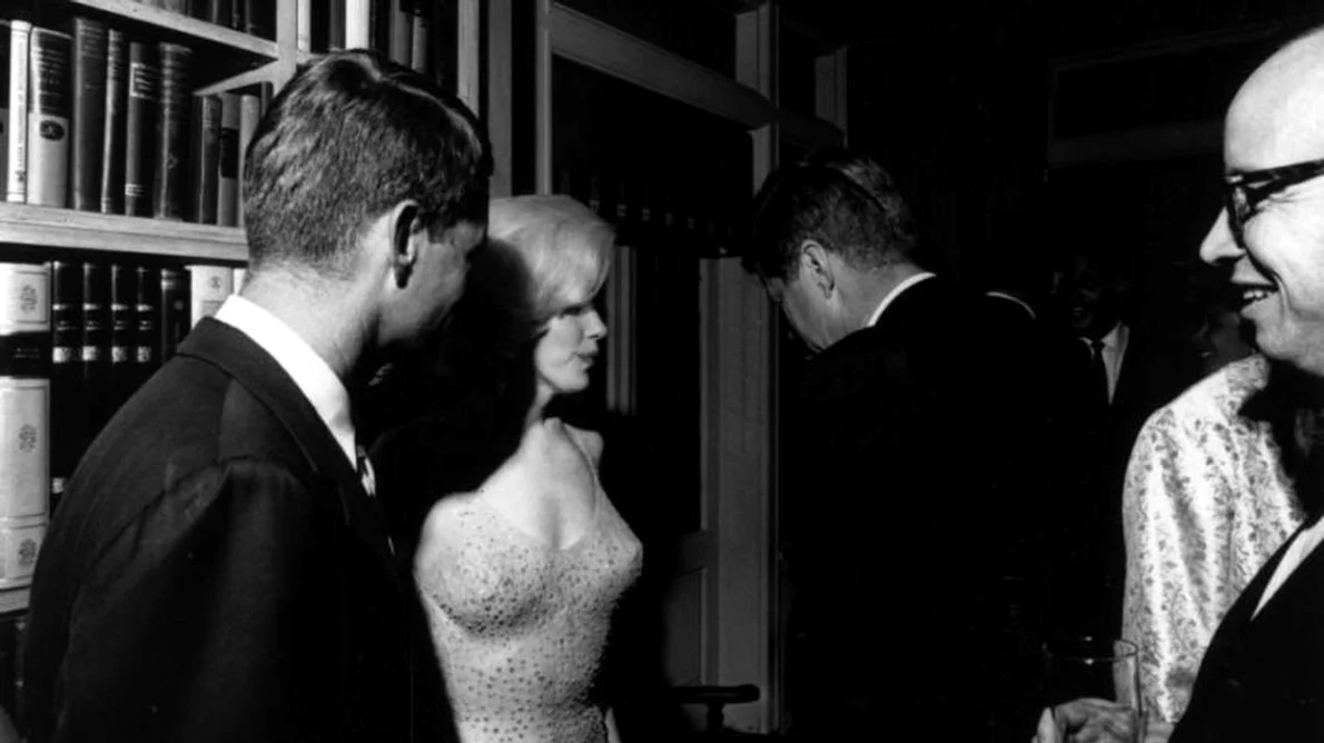 O fotografie rară cu  Marilyn Monroe şi fraţii Kennedy, scoasă la licitaţie jpeg