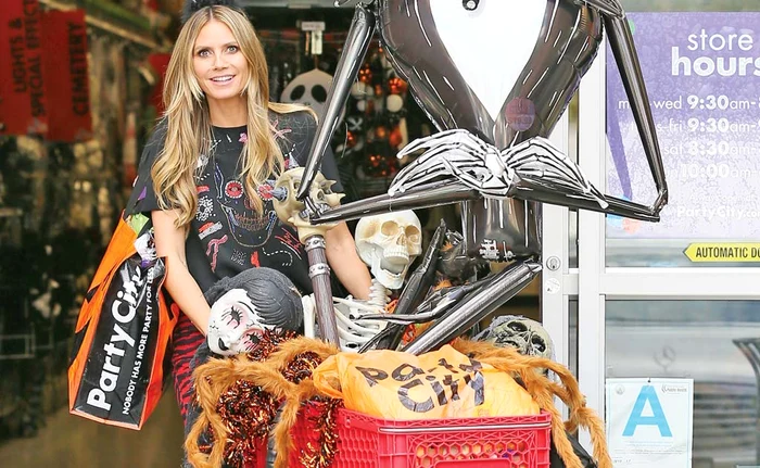 Reese Witherspoon (42 de ani) şi fiul ei, Deacon, şi-au decorat casa pentru sărbătoare