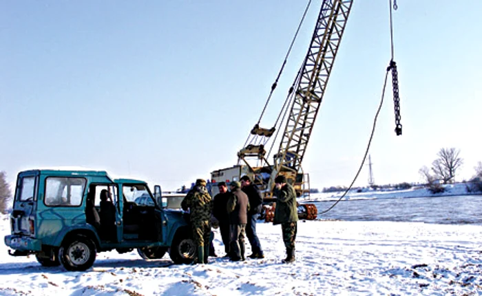 Din cauza nivelului ridicat al Mureşului, căutările au fost amânate