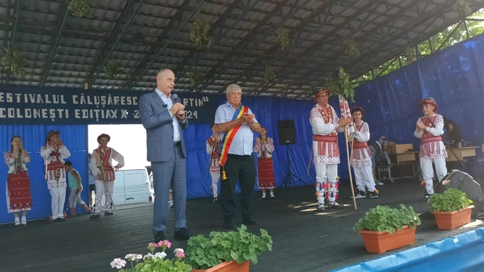 Mircea Geoana, huiduit la Festivalul căluşăresc „Ilie Martin”. FOTO Reporter24