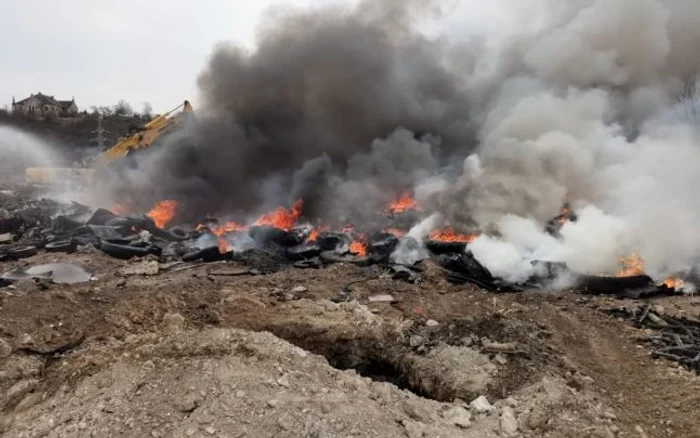 
    Incendiu la Ocna Mureș Sursă foto: ISU Alba  