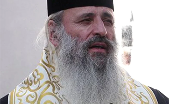 
    ÎPS Teofan i-a încurajat pe pacienţii infectaţi cu virusul SARS-CoV-2Foto: Florin Roşu  