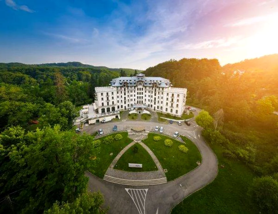 Apartamentul în care dormeau soților Ceaușescu poate fi închiriat