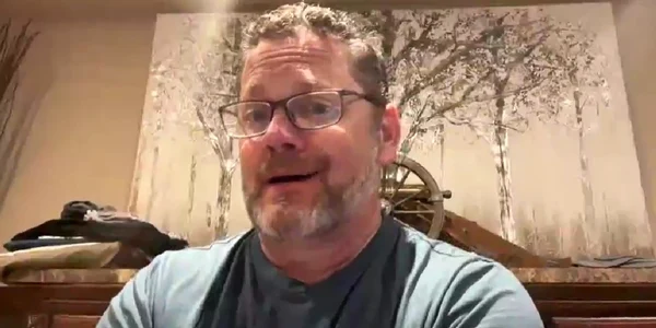 profesor canadian foto captura video facebook trevor poutine jpg