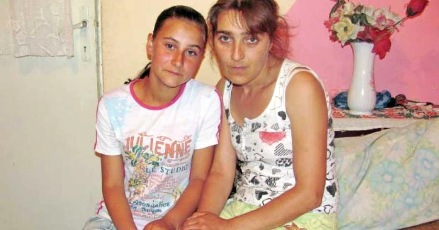 Nicoleta Bădic  şi mama sa,  Angelica Calinciuc, vii şi nevătămate