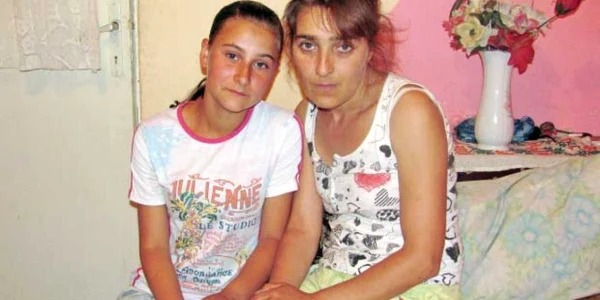 Nicoleta Bădic  şi mama sa,  Angelica Calinciuc, vii şi nevătămate
