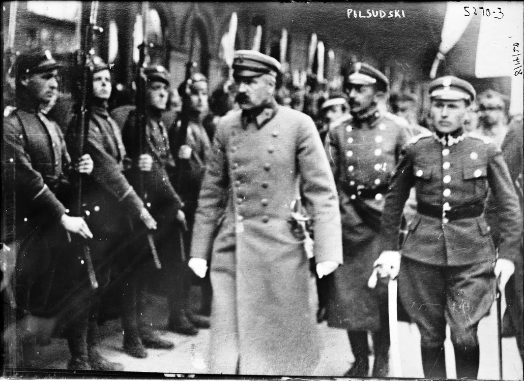 7 1919 Piłsudski în fața soldaților la Minsk, în 1919 jpg jpeg