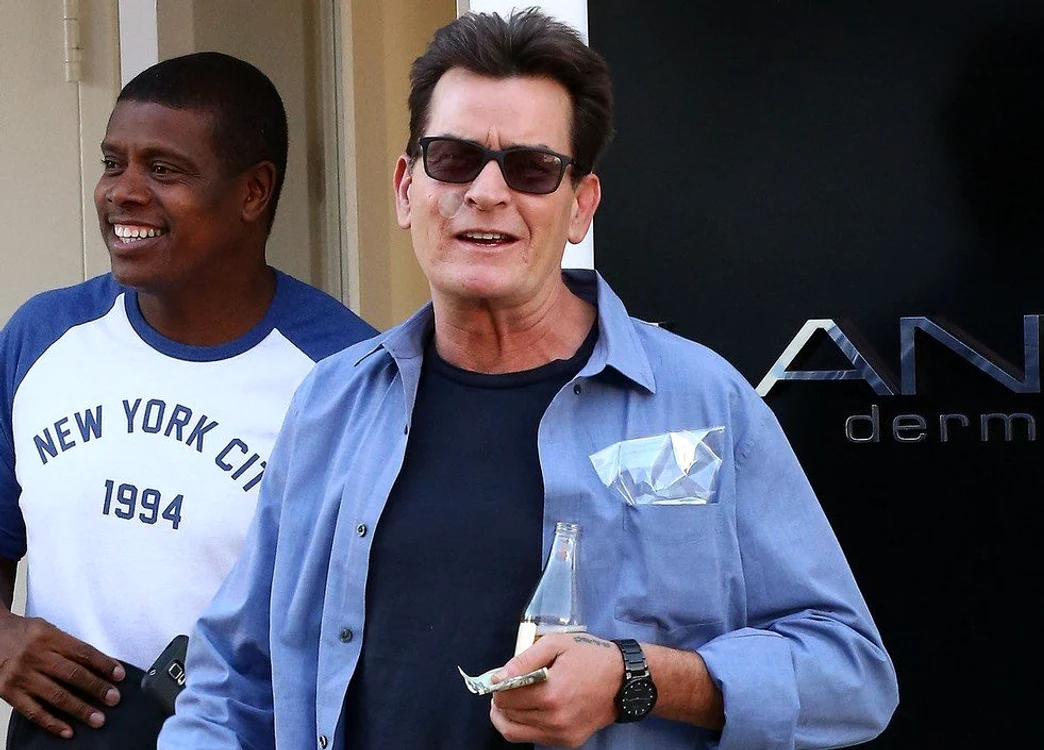 Charlie Sheen riscă să ajungă pe drumuri din cauza datoriilorFoto: Profimedia