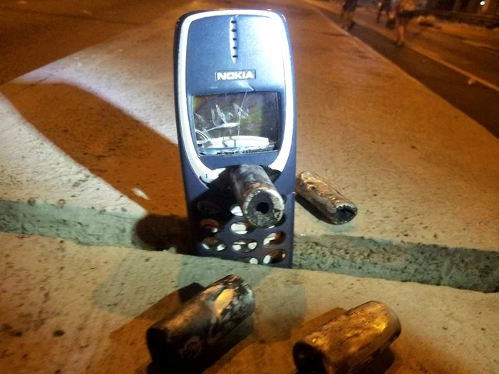 
    Nokia 3310  