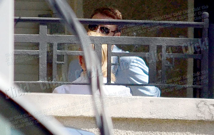 Coafezele socializează, cu bucurie, cu designerul