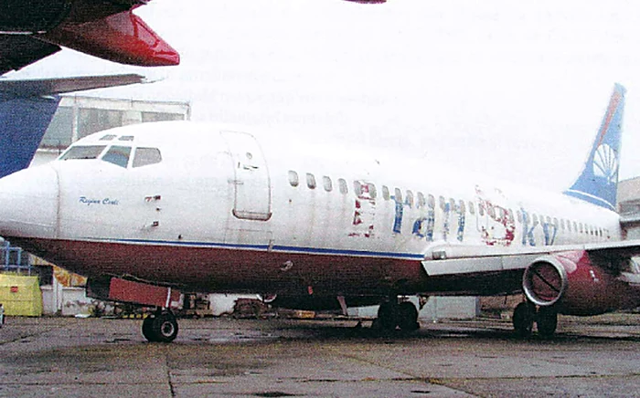 Aeronava a fost scoasă la licitaţie de Direcţia Finanţelor din Bacău, după ce a fost abandonată de proprietarul nigerian