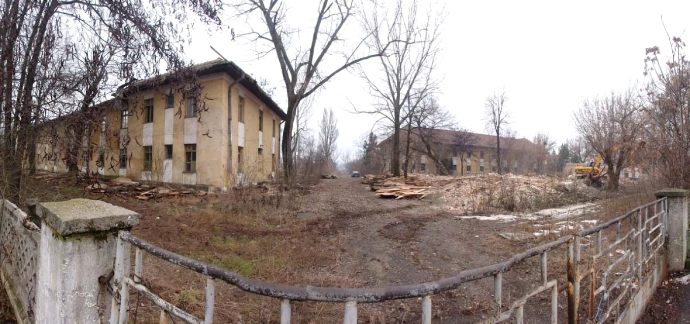 Imagine cu clădirile care au apucat să fie demolate până acum de Primăria Slatina  (FOTO: M. Manea)