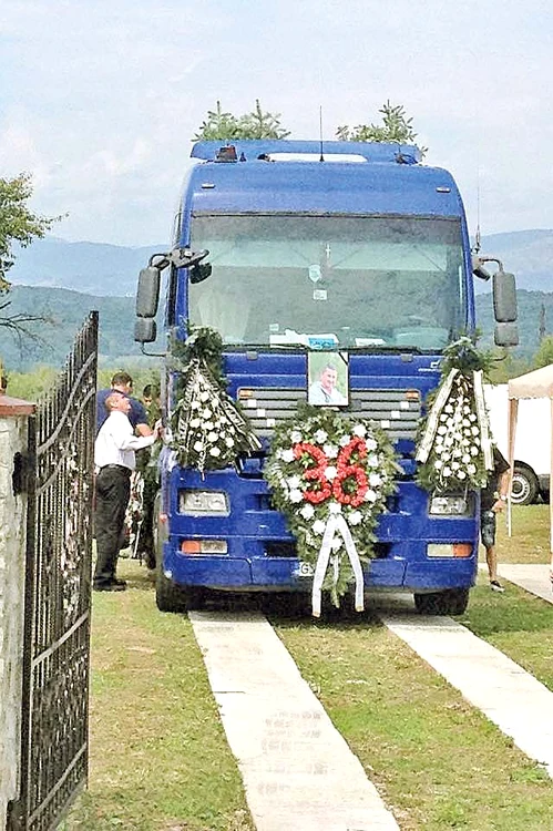 Marian a fost condus  pe ultimul drum  într-un camion