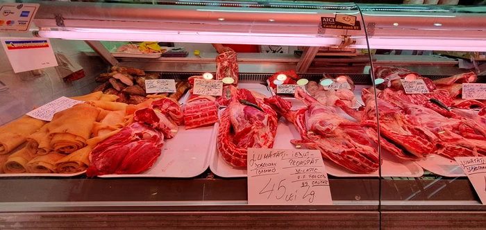 Comercianții au și jumătăți de miel sau ied, pentru cine nu vrea unul întreg