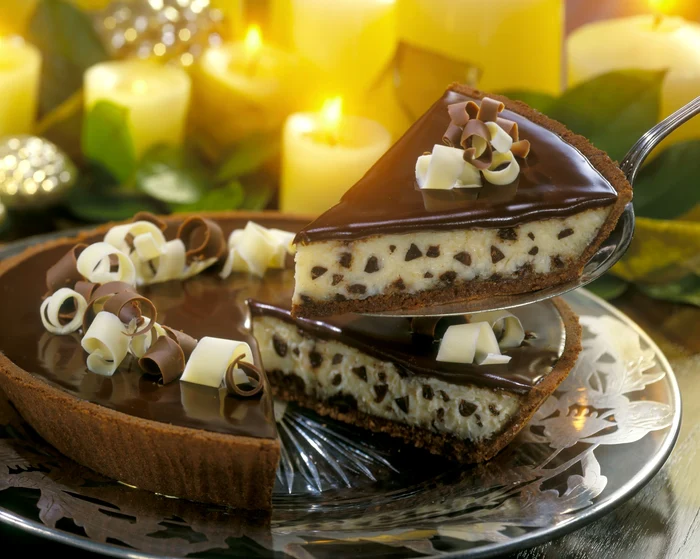 
    Tartă cu cremă de brânză și ciocolată  